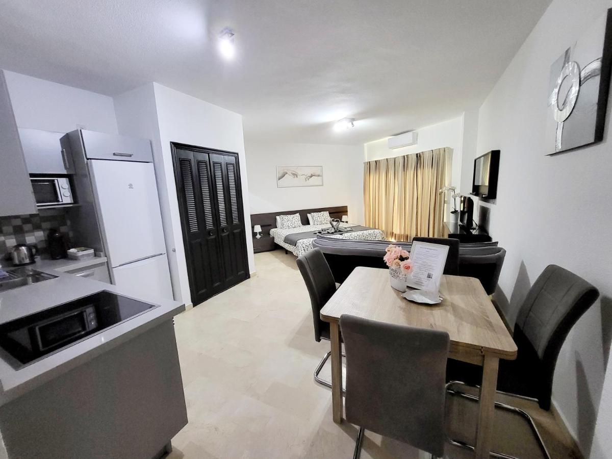 Studio Sea Sun And Beach Torremolinos Bagian luar foto